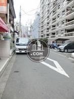 行き来する人の多いエリア