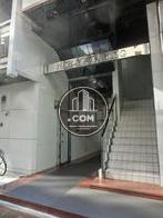 エントランス入り口の天井が高いです