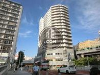 駅前通りから路地を一本入った場所になります