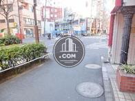 玄関前の歩道