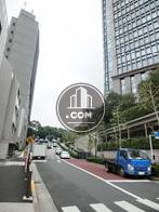 青山通りへ出ます