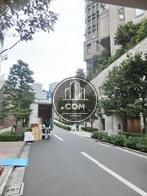 背面通り奥からの様子