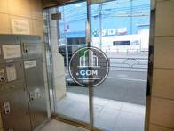 玄関から見る全面道路の様子