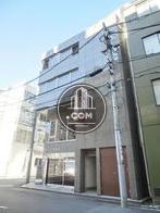 光沢のある石材を使用