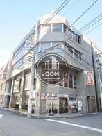 ガラス窓の多い造りです