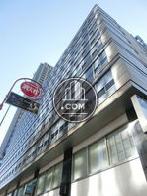 歩道から見上げた外装