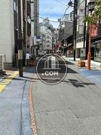 様々なお店が並びます