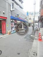 玄関前の通り