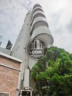 建物の先端部分が外階段となっています