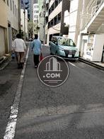目の前の通りは落ち着いてます