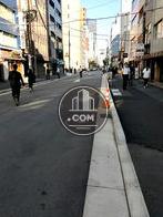 周辺は飲食店が多い