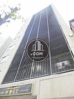 玄関前から見上げた外壁