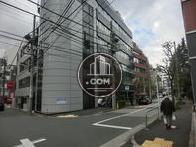 入口付近から見た周辺です