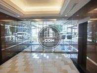 重厚感のあるエントランスです