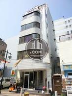 ガラス窓がカーブしています
