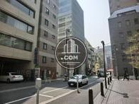 オフィスビルが建ち並びます