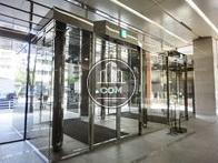 煌びやかなデザインの玄関口