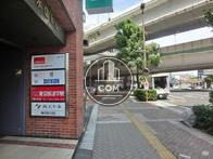 幅の広い歩道です