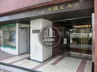 間口の広いエントランスです