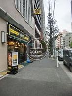 物件手前の歩道