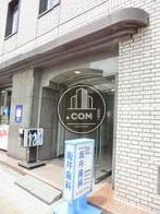 シックな雰囲気の玄関口