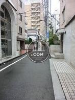 車はほとんど通りません