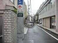 綺麗に舗装された道路です