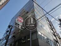 細長の外観です