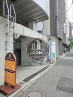 駐車場上部はゲートのような形状です