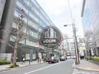 麹町駅へ通じる通り