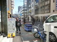 歩行者の多い立地になります