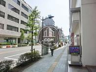 植木のある歩道