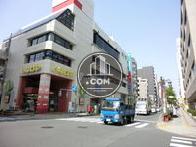 様々な建物が立ち並ぶエリア