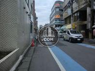 敷地の北東側に面している道路