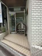 上層階の住居区画への玄関