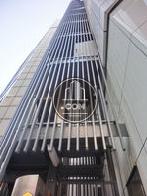 柵で囲われた外階段