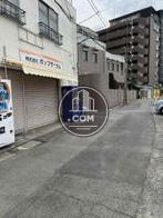 ビル前は人通りは少ないです