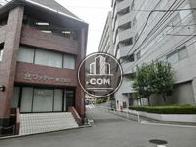 物件の両側が道路と接しています