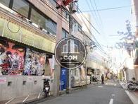 商店街沿いです