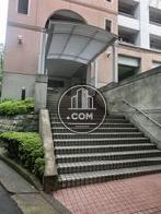 エントランスまでは階段です