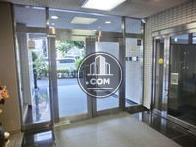 ガラス面積が多く開放的な空間です