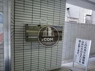 玄関入ってすぐにポストがあります