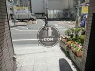 前面通りは広くないですが、敷地には余裕があります