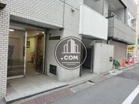 側道面がメインエントランスです