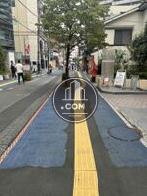 建物前の歩道