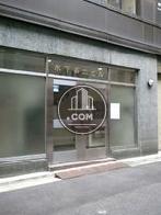 間口の広いガラス扉