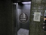 エレベーター内です