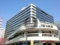 在来線を出ると見える外観です