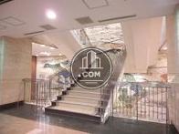 開放的な空間の階段