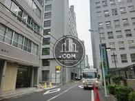 オフィスビルが建ち並びます